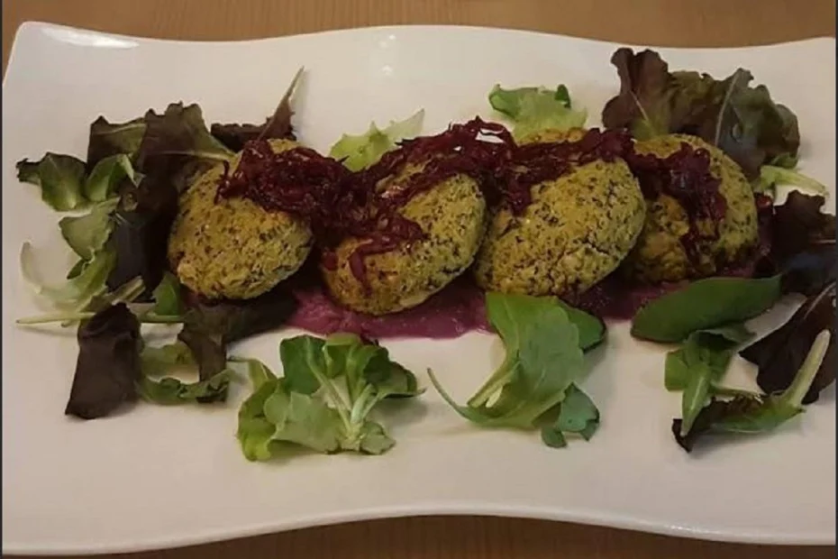 Falafel su salsa di cavolo rosso