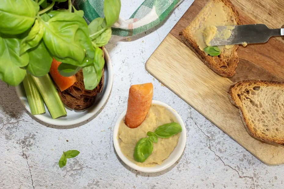 Crema di aglio arrosto (roasted garlic cream)