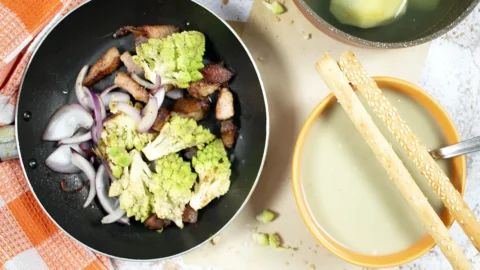 Vellutata di broccoli e guanciale