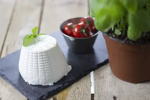 Ricotta pomodori e basilico