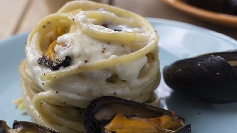 Pasta cacio e pepe con le cozze