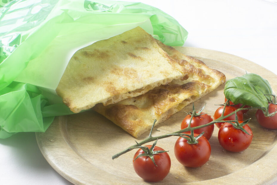 Pinsa con pomodoro e basilico