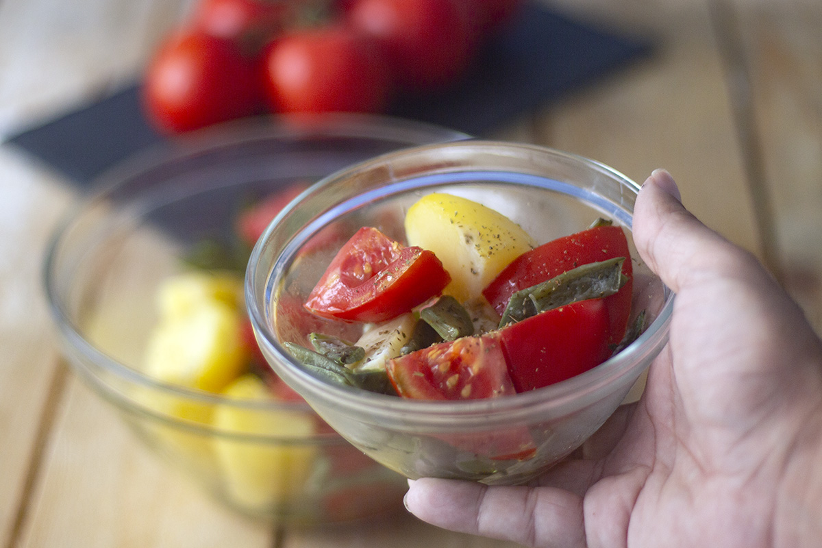 insalata di fagioli corallo, patate e pomodori