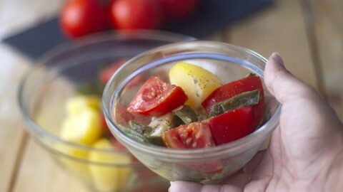 insalata di fagioli corallo, patate e pomodori