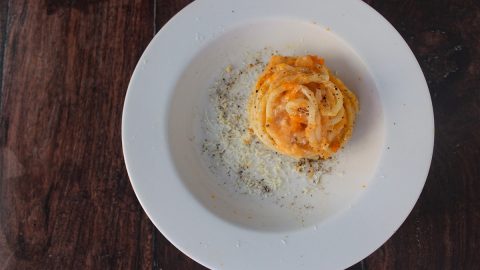 Pasta con zucca, cacio e pepe