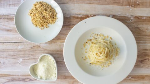 Pasta cacio, pepe, ricotta e noci