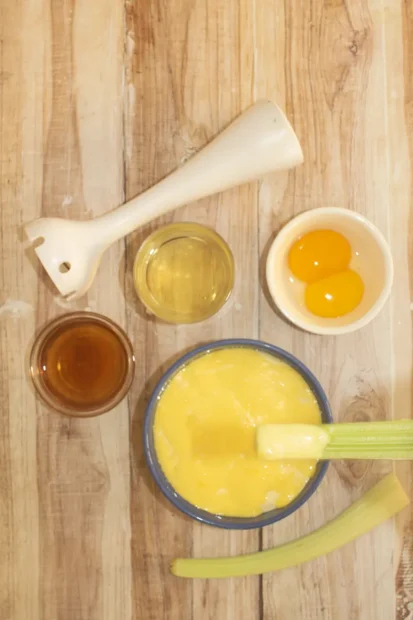 Maionese (mayonnaise). Come fare la maionese usando solo tuorli di uova ed aceto.