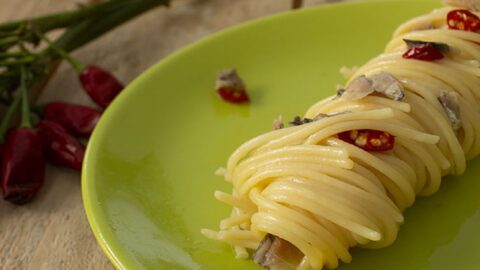 Pasta aglio olio e peperoncino con alici
