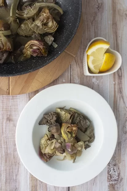 Coratella con carciofi (coratella with artichokes).