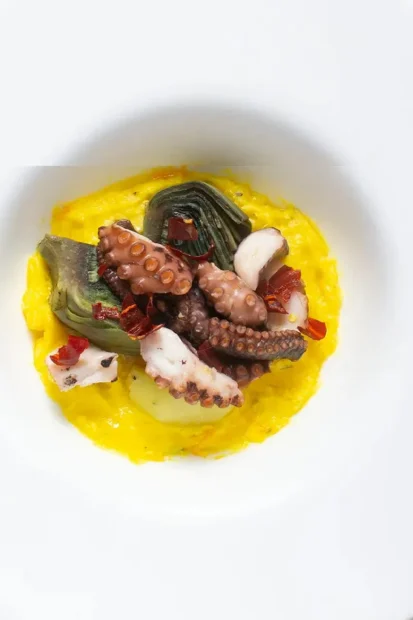 Insalata di polpo alla romana con carciofi, polpo e maionese (Roman-style octopus salad with Béarnaise sauce, artichokes, and potatoes)
