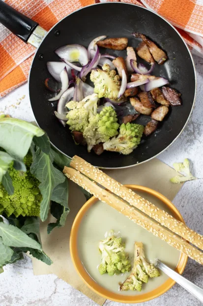 Vellutata di broccoli e guanciale