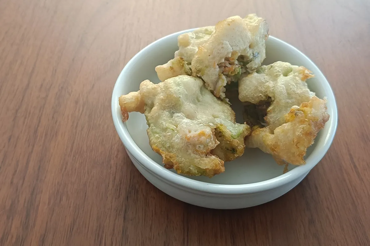 Fiori di zucca in pastella ripieni